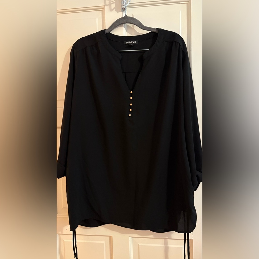 Roz & Ali Women’s Plus Black Blouse with Gold Buttons Sz 1X